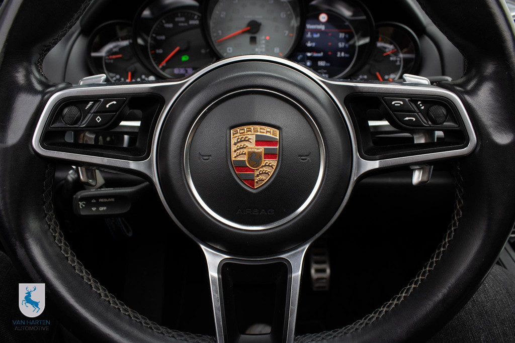49084233-13.jpg