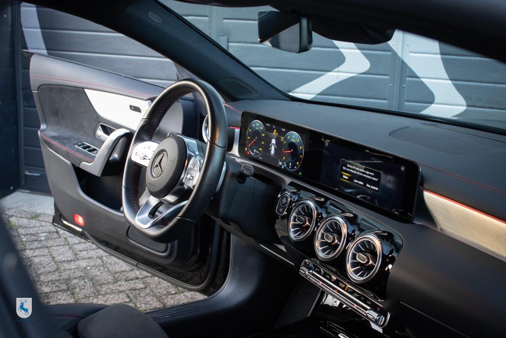 51835770-7.jpg